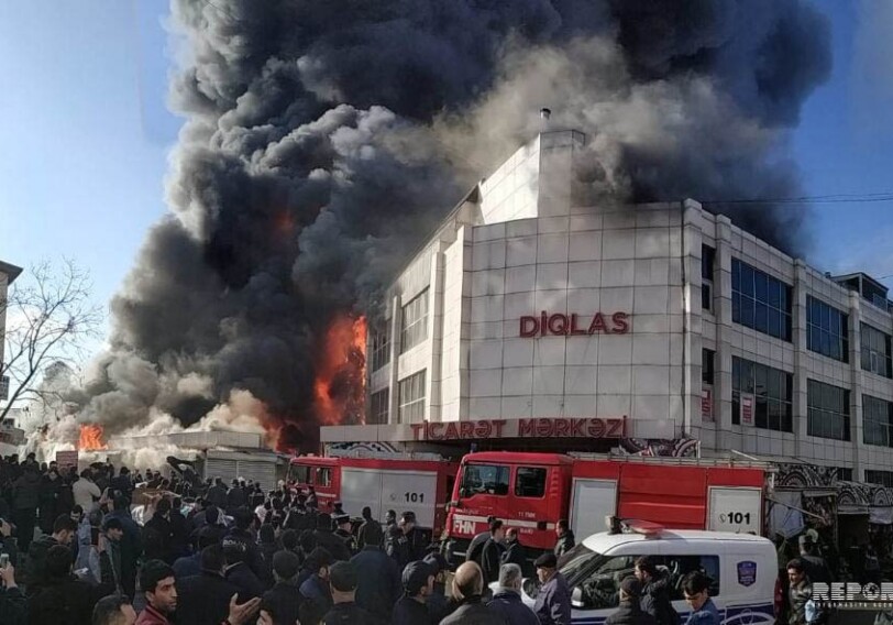 Пожар в торговом центре в Баку (Фото-Видео)