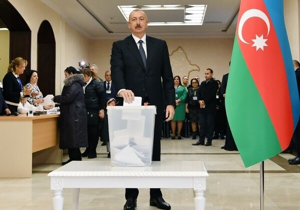 Президент Азербайджана и первая леди проголосовали на парламентских выборах (Фото-Видео)