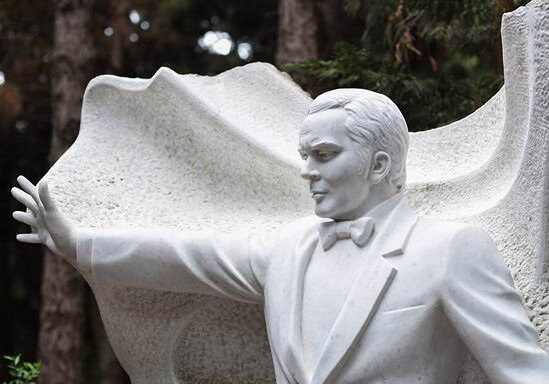 Автор нового памятника Магомаеву в Баку: «Муслим никогда не здоровался без улыбки» (Видео)
