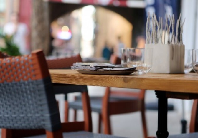 Соблюдают ли рестораны и кафе в Баку правила особого карантинного режима?  (Видео)