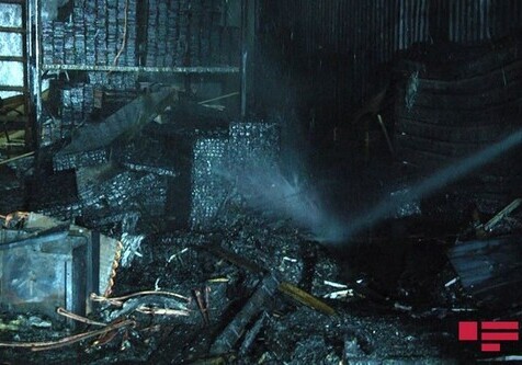 В Баку на рынке древесных материалов произошел пожар (Фото)