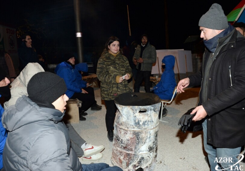 Акция протестующих продолжается и в ночные часы (Фото-Добавлено)